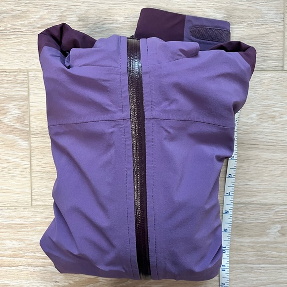 L.L. Bean Women's Gortex Rain Jacket - Picture 8 of 8